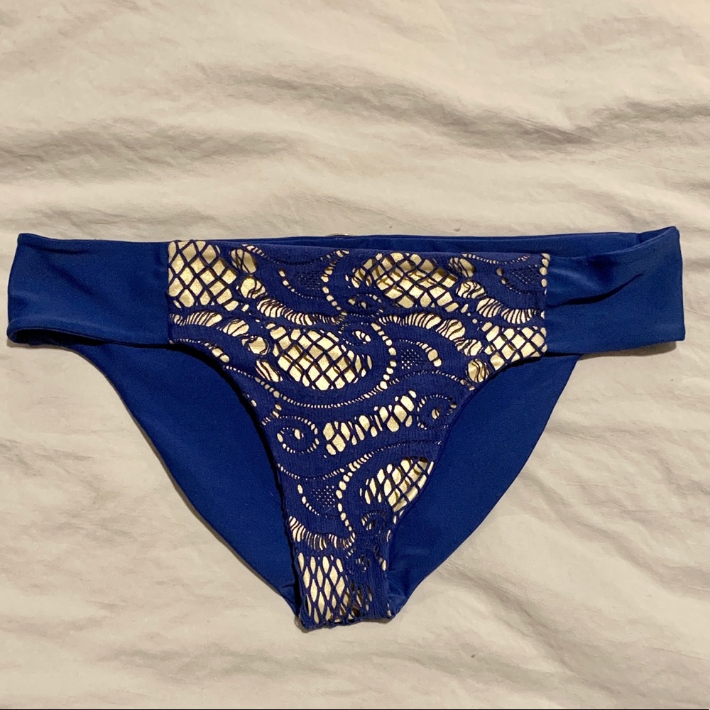 Luli fama sz Med navy crochet, gold bikini bottoms